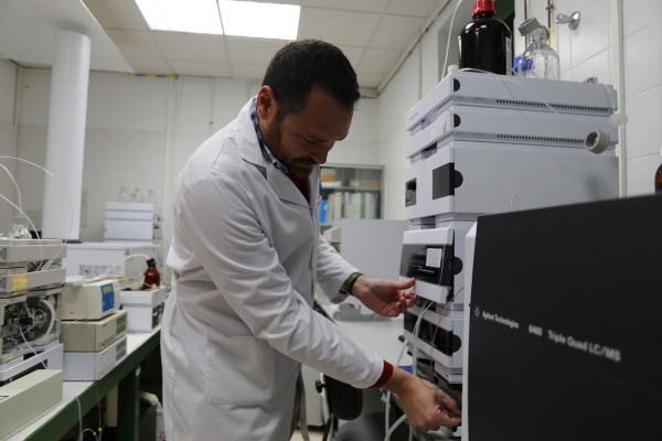 Researcher Feliciano Priego in his laboratory