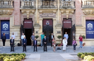 Imagen de la inauguración del encuentro en la fachada principal del Rectorado.