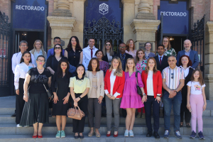 Foto de familia del personal de universidades extranjeras que se encuentran en Córdoba para participar en el programa de movilidad internacional para personal.