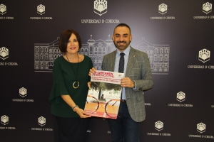 Alfonso Zamorano y Mª Carmen Liñán con el cartel anunciador