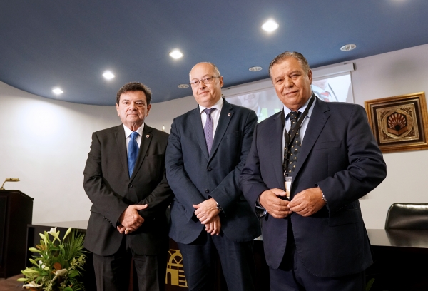 De izquierda a derecha, Rafael Ruiz Calatrava, Antonio Cubero Atienza y Bartolomé Beltrán Pons, en la inauguración de las jornadas.