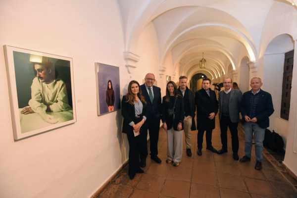 Foto de familia de autoridades asistentes a la inauguración de Contemporarte.