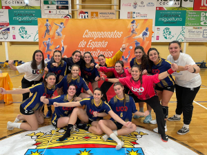 El equipo de balonmano femenino clasificado cuarto en los Campenatos de España Universitarios