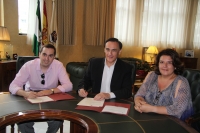 Rafael Bonilla dona 9.000 euros para becas de estudio del alumnado de la UCO 
