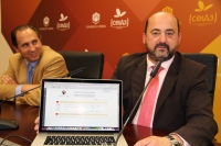 Manuel Torres formaliza su candidatura a Rector