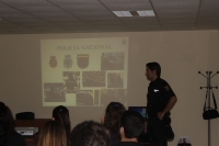 La Policia Nacional asesora a los Erasmus de Veterinaria en materia de seguridad