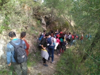 Medio centenar de alumnos y trabajadores de la UCO limpian y adecentan el sendero de Los ngeles en Hornachuelos