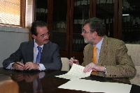 Mariano López Castilla, nuevo gerente de la UCO y, el Rector, José Manuel Roldán Nogueras