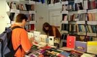 Las editoriales universitarias tambin acusan el descenso de ventas de libros en la Feria de Madrid