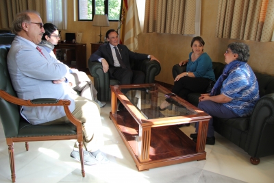 Reunin del rector y la vicerrectora de Relaciones Internacionales con la delegacin de la Pontificia Universidad Javeriana de Bogot