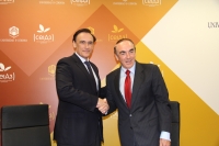 De izquierda a derecha, José Carlos Gómez Villamandos y José Antonio Villaasante, tras la firma del acuerdo 