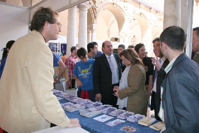 La Universidad de Crdoba presenta sus titulaciones a los jvenes de la provincia en la Feria de la Juventud