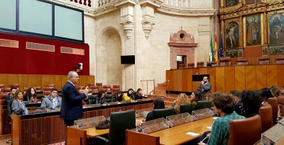 El presidente del Parlamento Andaluz se dirige al alumnado del Mster. 