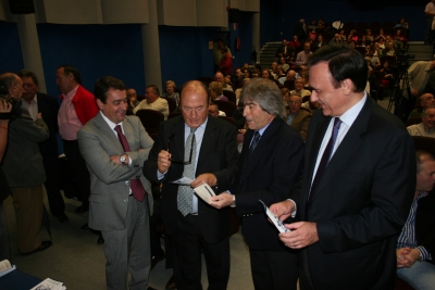 De izq a dcha, Federico Navarro, Fosforito, Luis de Córdoba y Jose Carlos Góez momentos antes de iniciarse el acto