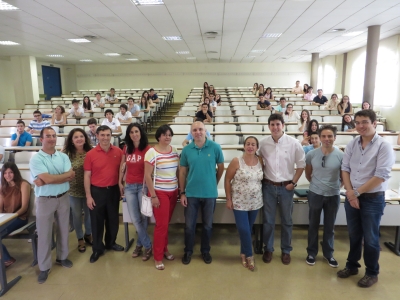 Alumnos y profesores participantes en la Olimpiada de Economía