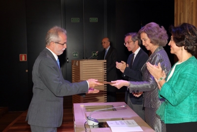 Desiderio Vaquerizo recoge el premio de manos de Doña Sofía