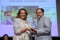 Librado Carrasco recibe el premio de la AFA