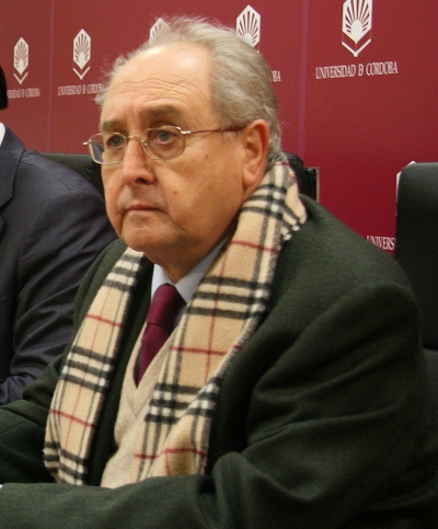 El profesor López Ontiveros, en la presentación de su libro homenaje en diciembre de 2008