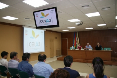El ceiA3 expone su actividad y proyectos a decanos, directores y grupos de investigación de la Universidad de Córdoba·· 