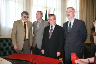 Negishi con el rector y los consejeros de Innovacin y Educacin