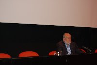 El locutor de documentales José Ángel Juanes diserta sobre su profesión en la Muestra de Cine Científico