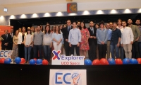 Foto de familia del rector y autoridades con ganadores y participantes en el Programa Explorer