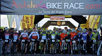 Salida de Jan de la Andalucia Bike Race 