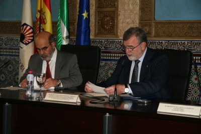 Graziano da Silva y el rector, durante la firma