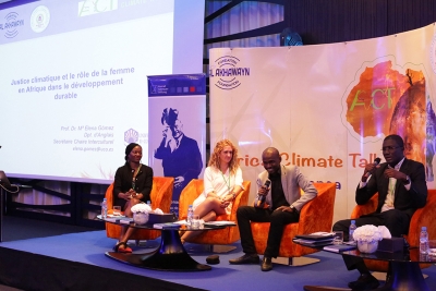 Mara Elena Gmez Parra (segunda por la izquierda), durante su participacin en Africa Climate Talk