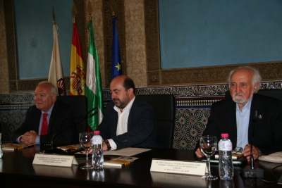 De izda. a dcha., Miguel Ángel Moratinos, Manuel Torres y José Esquinas