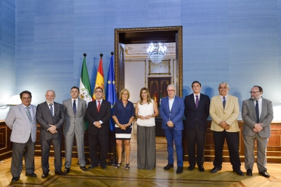 La presidenta de la Junta con los rectores andaluces