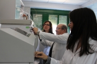 Investigadores de la UCO en uno de los laboratorios de la institución
