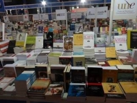 Imagen del stand de la UNE en la Feria del Libro de Buenos Aires 2014.