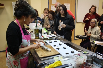 La Ctedra Intergeneracional imparte un taller que hace de la alimentacin una experiencia cultural