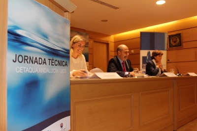 María Deocón, gerente de Cetaqua Andalucía; Enrique Quesada, vicerrector de Innovación, Transferencia y Campus de Excelencia; y Carmen Tarradas, directora de la Oficina de Transferencia de Resultados de Investigación de la Universidad de Córdoba (de izquierda a derecha)