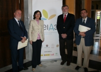 Pedro Molina, Rosa Aguilar, Jose Manuel Roldán y Francisco Martínez, tras la firma del convenio