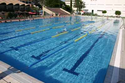 Imagen de la piscina exterior de Rabanales