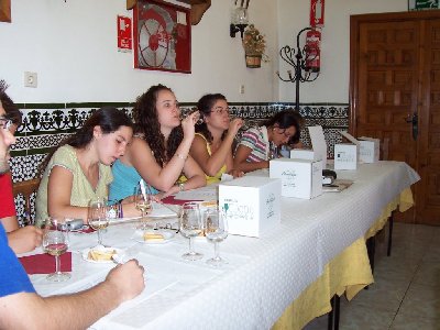 Corduba 05. Fons Mellaria:Una cata dirigida sirve de colofn al curso sobre vitivinicultura.