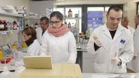 Investigadores del del Departamento de Bioquímica y Biología Molecular de la Universidad de Córdoba en su laboratorio