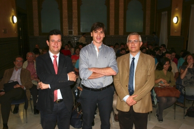 Justo Castaño, Javier López y Manuel Sáez, antes de la conferencia