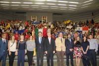 Foto de familia de autoridades y participantes al término del acto inaugural del Campeonato.