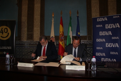 Jose Manuel Roldán (izq) y Luis Llorens en el momento de la firma