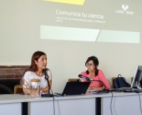 Miren Bego Urrutia, directora de Difusión Social de la Ciencia de la UPV/EHU, y Elena Lázaro, coordinadora técnica de la UCCi