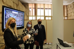 Lourdes Morales, Isabel Albás y Enrique Quesada, durante la presentación del proyecto en el Ayuntamiento. 