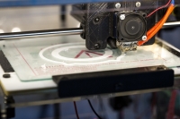 Perfeccionan la impresión 3D para mejorar las propiedades de gafas fabricadas a medida