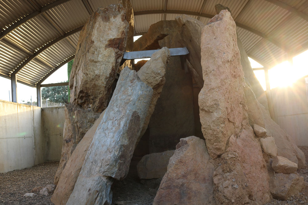 Vista del dolmen de la Casa del Don Pedro_2 ©Araceli Cristo Ropero
