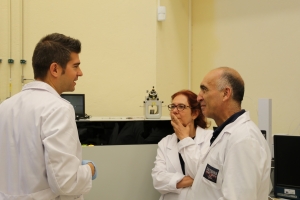 Researchers from University of Cordoba doing the proteomic work in the laboratory.
