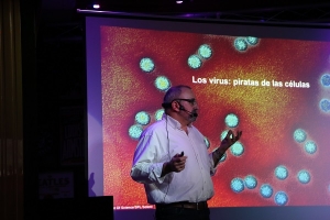 El catedrático de Microbiología Ignacio López-Goñi apela a la responsabilidad colectiva para hacer frente al coronavirus