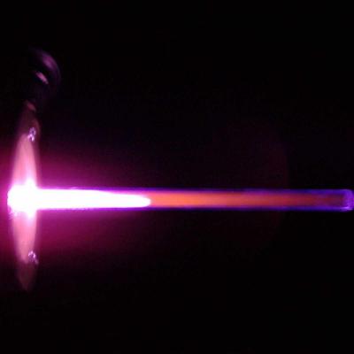 Plasma de microondas producido por un surfatrón
