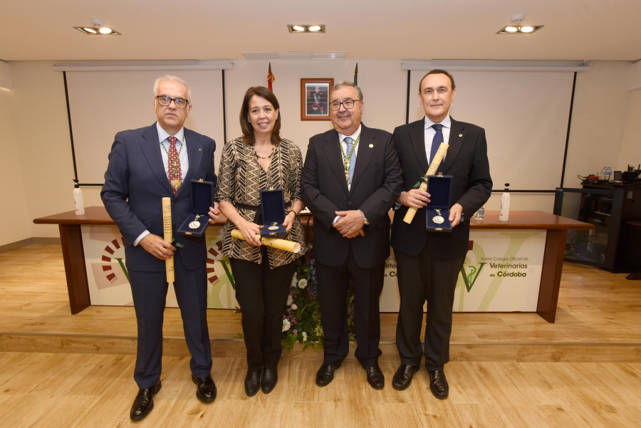 La UCO y la Facultad de Veterinaria reciben la Medalla de Oro del Colegio Oficial de Veterinaria de Córdoba